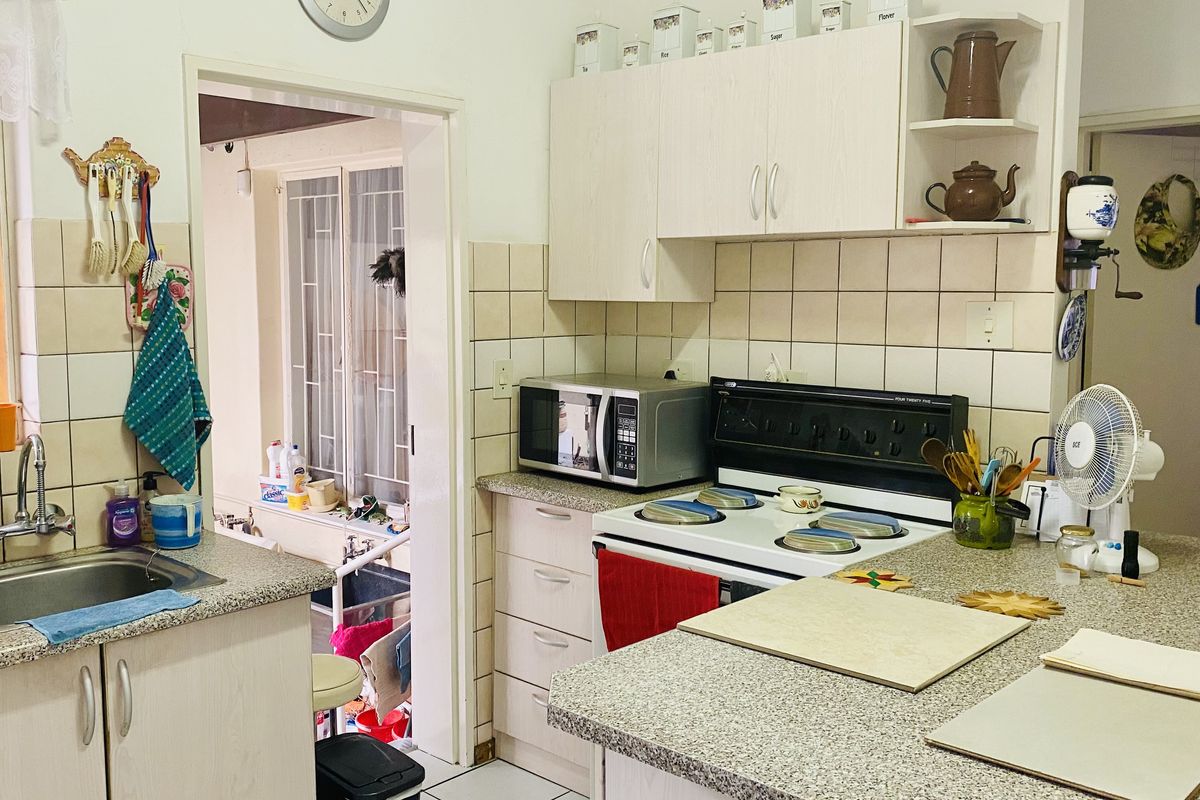 Townhouse for Rent in Avis Village, Windhoek - Photo 4