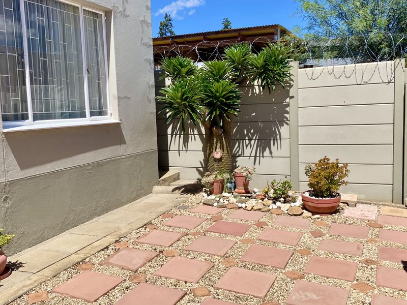 Townhouse for Rent in Avis Village, Windhoek - Photo 6