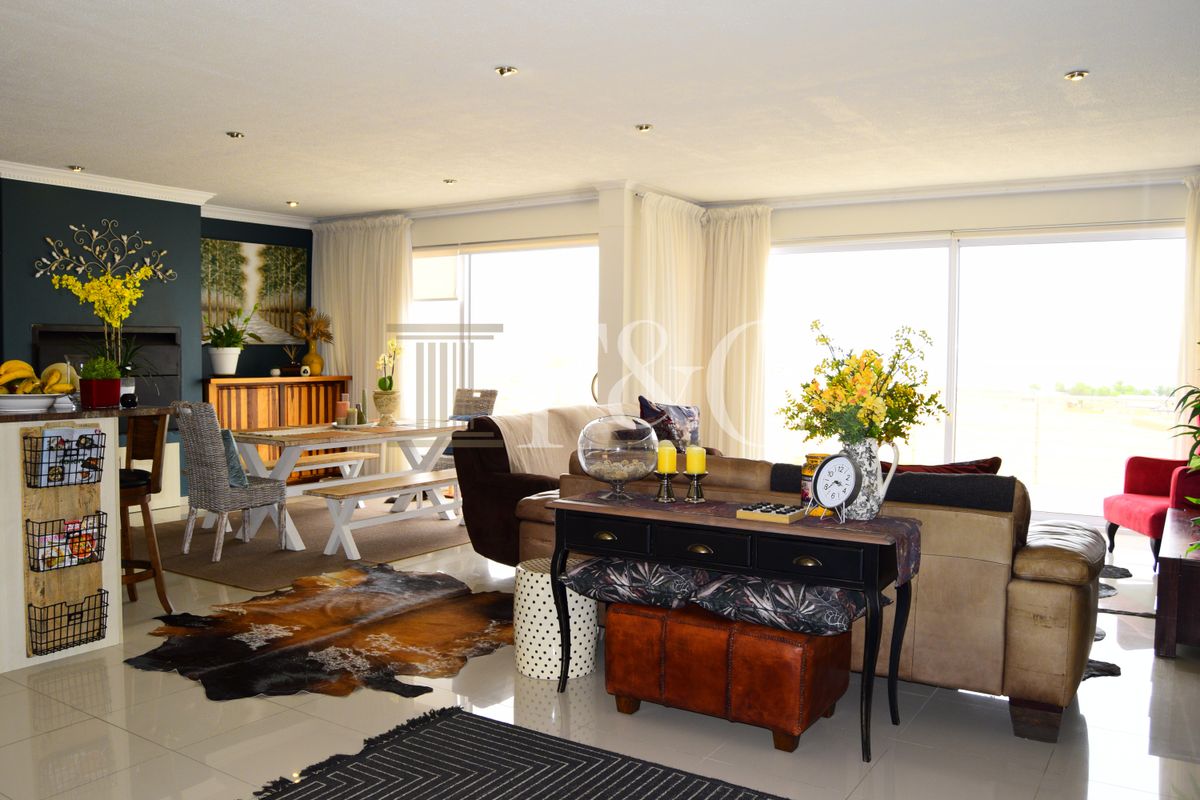 3 Bed. 2.5 Bath Penthouse apartment with Spectacular Views To Let - Photo 5