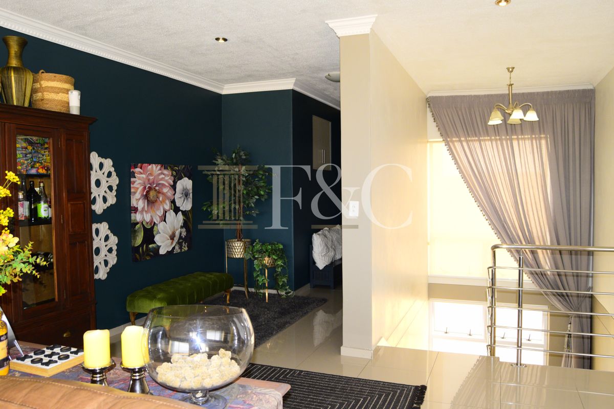 3 Bed. 2.5 Bath Penthouse apartment with Spectacular Views To Let - Photo 2