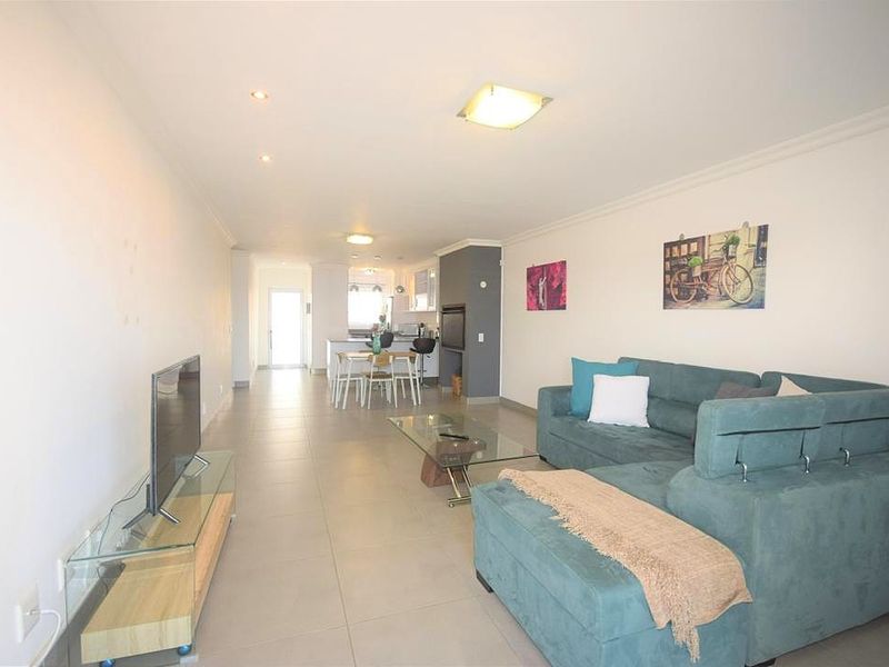 Secure, stylish, and effortlessly coastal, your perfect lock-up-and-go or Airbnb investment - Photo 3