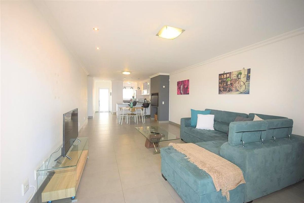 Secure, stylish, and effortlessly coastal, your perfect lock-up-and-go or Airbnb investment - Photo 3