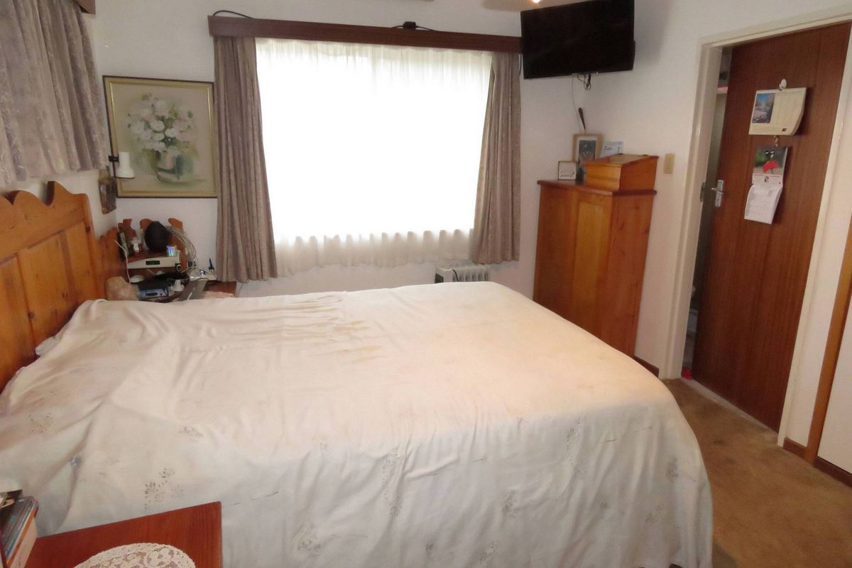 SPACIOUS FAMILY HOME IN POPULAR OLYMPIA - Photo 4