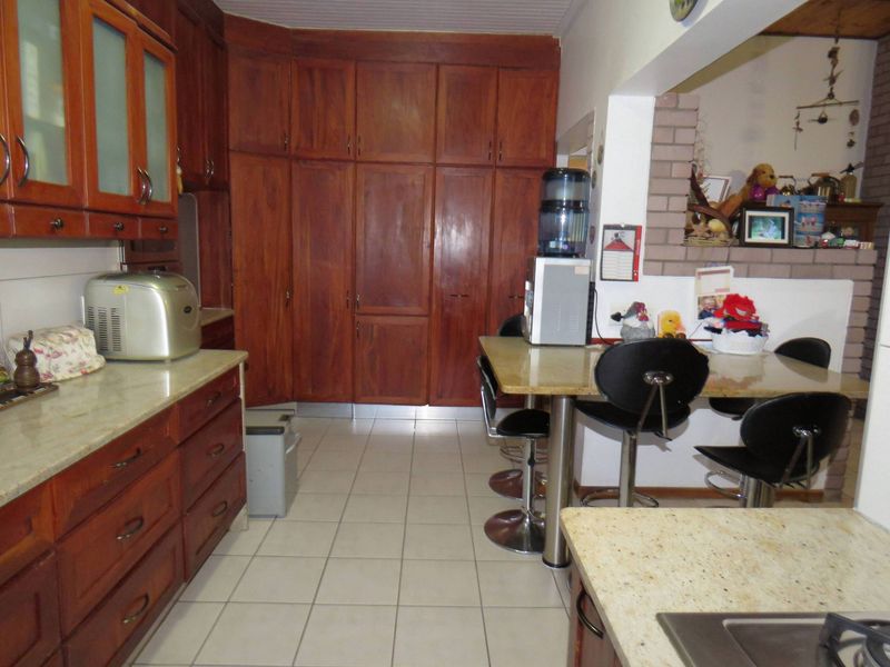 SPACIOUS FAMILY HOME IN POPULAR OLYMPIA - Photo 2