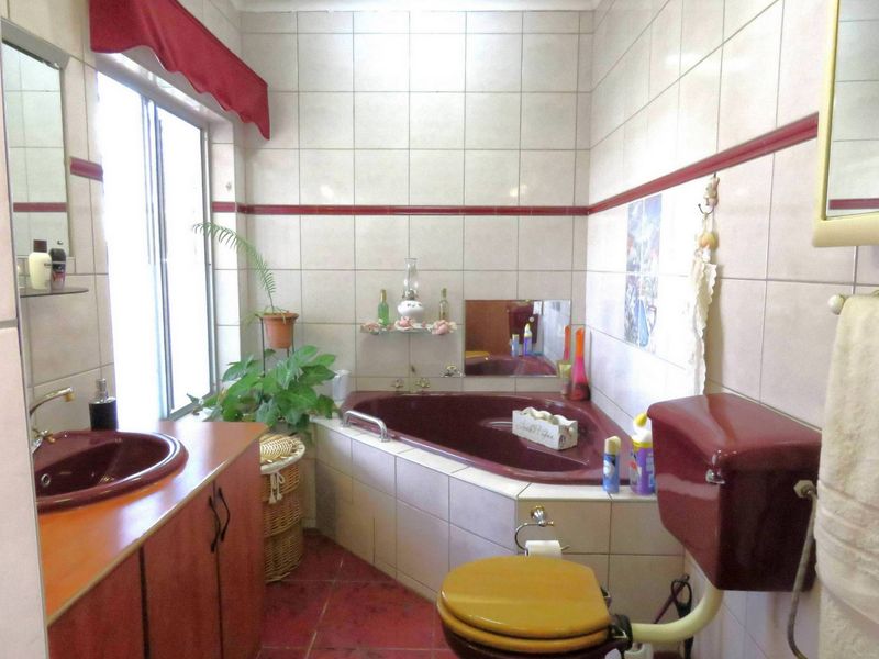 WELL-MAINTAINED 3-BEDROOM HOME IN A QUIET STREET - Photo 3