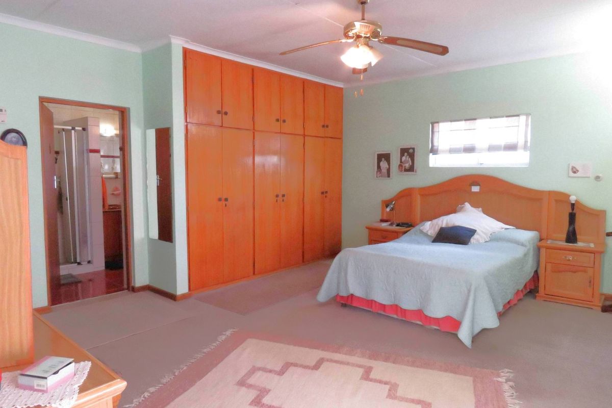 WELL-MAINTAINED 3-BEDROOM HOME IN A QUIET STREET - Photo 2