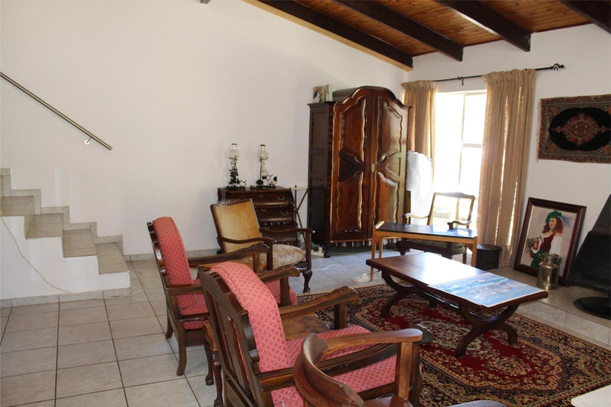 KLEIN WINDHOEK - FOR SALE - FAMILY HOME - Photo 5