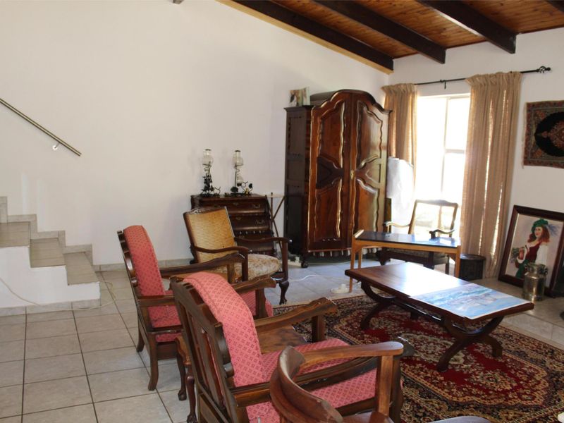 KLEIN WINDHOEK - FOR SALE - FAMILY HOME - Photo 6