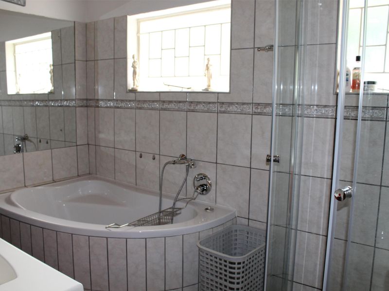 KLEIN WINDHOEK - FOR SALE - FAMILY HOME - Photo 5