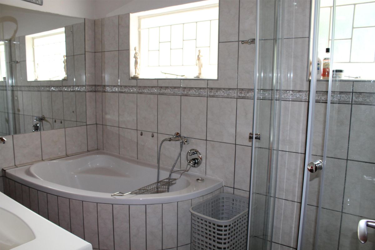 KLEIN WINDHOEK - FOR SALE - FAMILY HOME - Photo 5