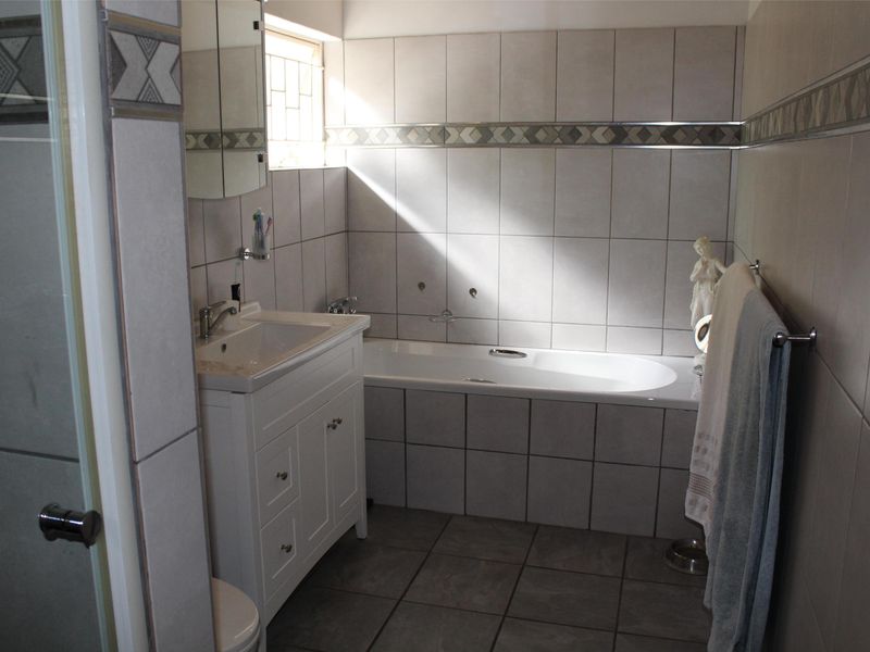 KLEIN WINDHOEK - FOR SALE - FAMILY HOME - Photo 8