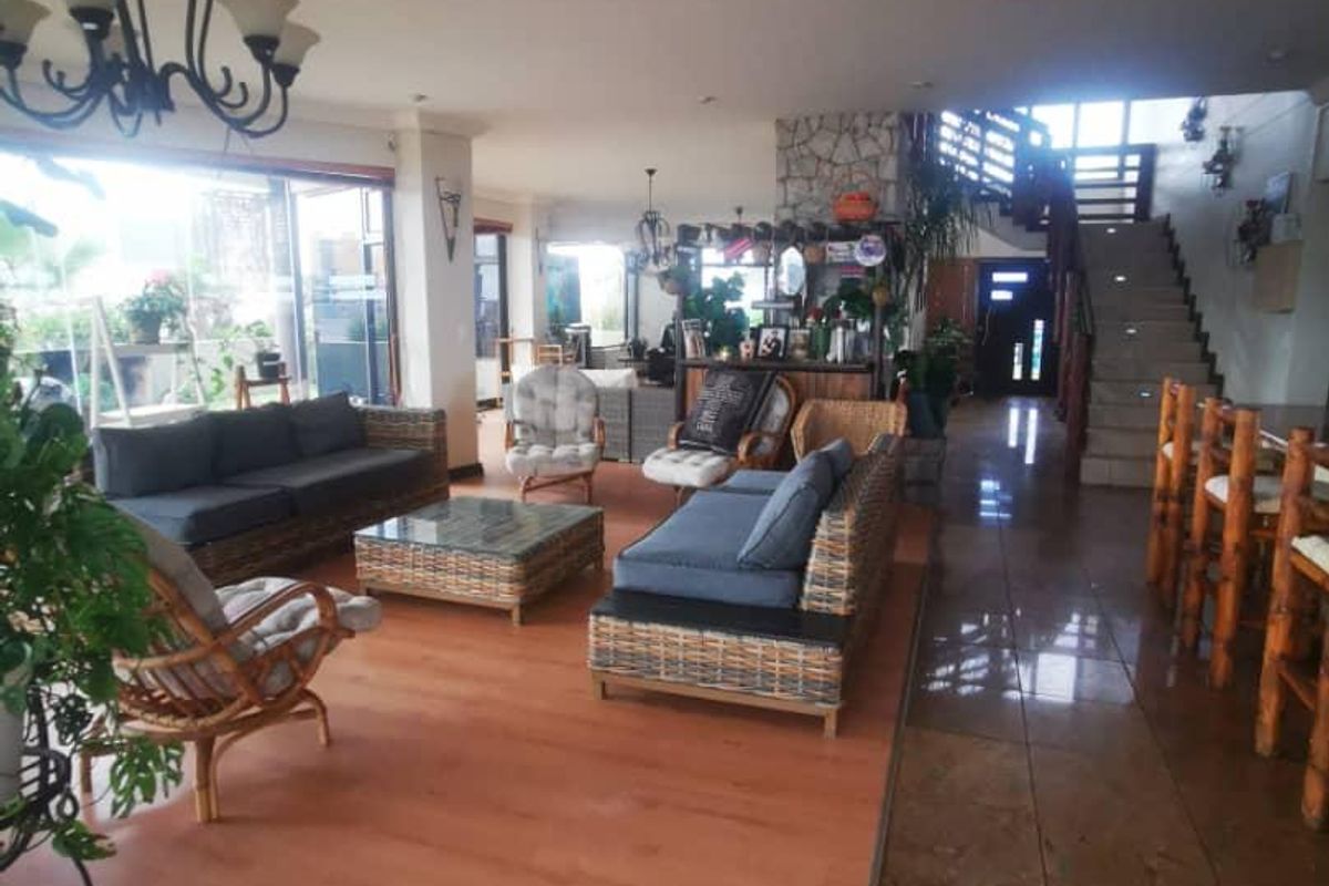 WATERFRONT LUXURY - Photo 2