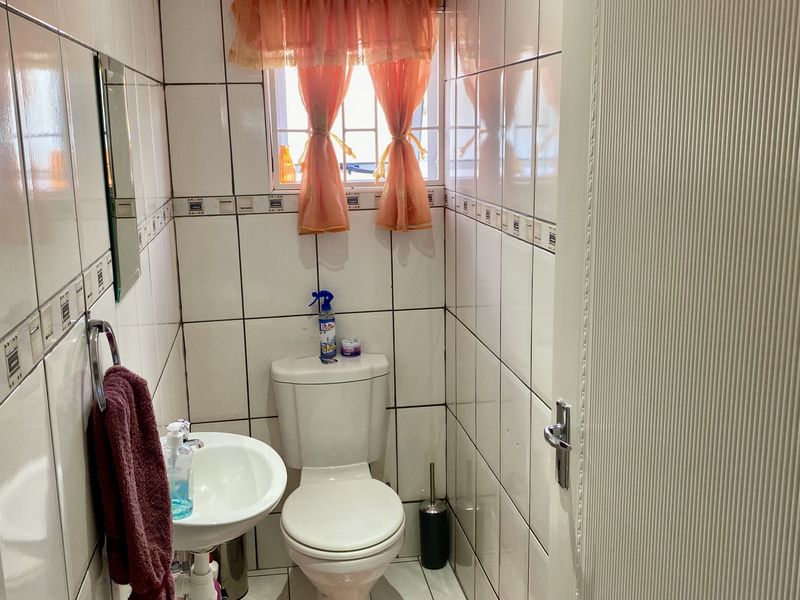 Spacious 3 Bedroom Townhouse for Sale in Hochland Park, Windhoek! - Photo 7
