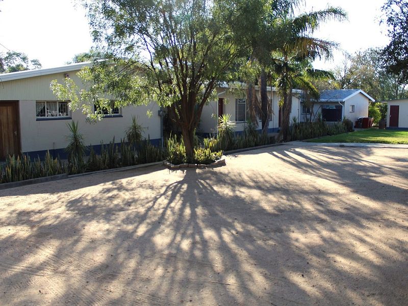 FOR SALE -VERSATILE PROPERTY - OKAHANDJA - Photo 10