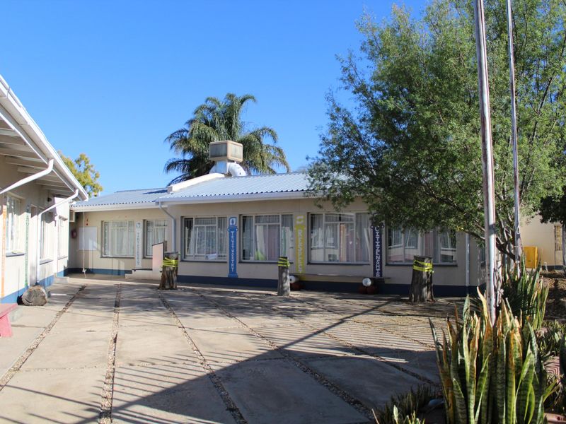 FOR SALE -VERSATILE PROPERTY - OKAHANDJA - Photo 2