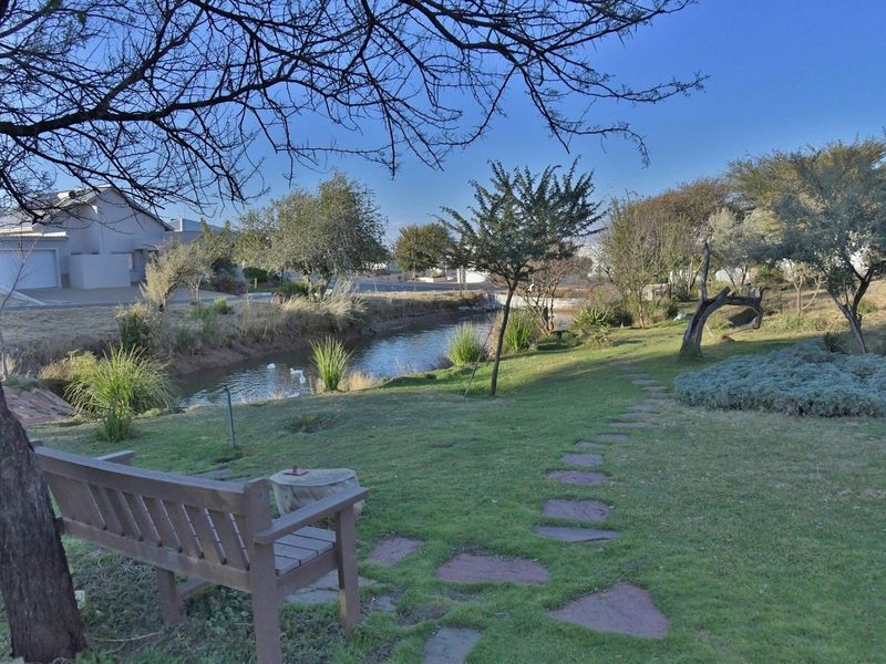 FINKENSTEIN MANOR – EXCEPTIONAL VALUE & LIFESTYLE - Photo 2