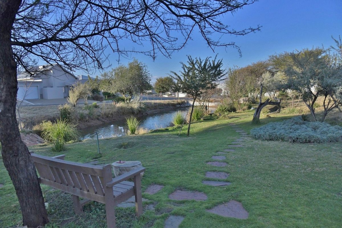 FINKENSTEIN MANOR – EXCEPTIONAL VALUE & LIFESTYLE - Photo 2