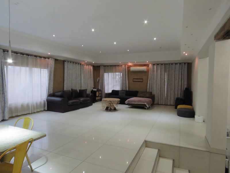 A HOME FOR THE WHOLE FAMILY - Photo 3