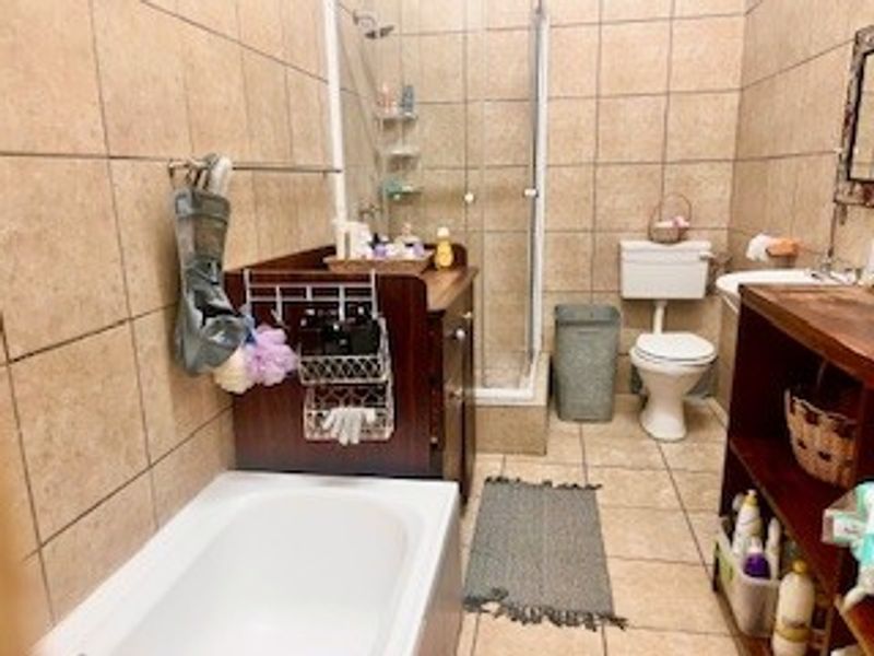Semi-Detached Investment - Tenants in place, cashflow secured. - Photo 9