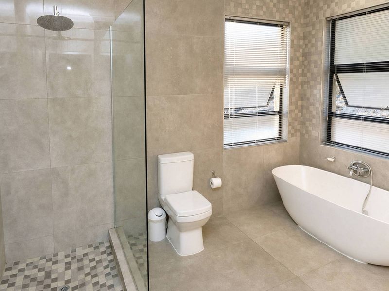 JUST LISTED! A STUNNING FAMILY HOME WITH SPECTACULAR MOUNTAIN VIEWS! - Photo 10
