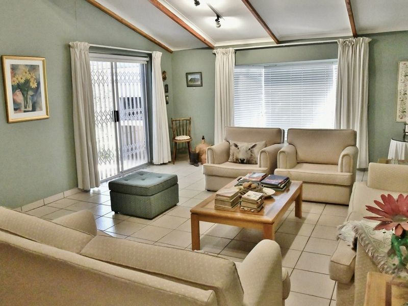 A HOME WITH HEART, READY FOR YOUR STORY - Photo 2