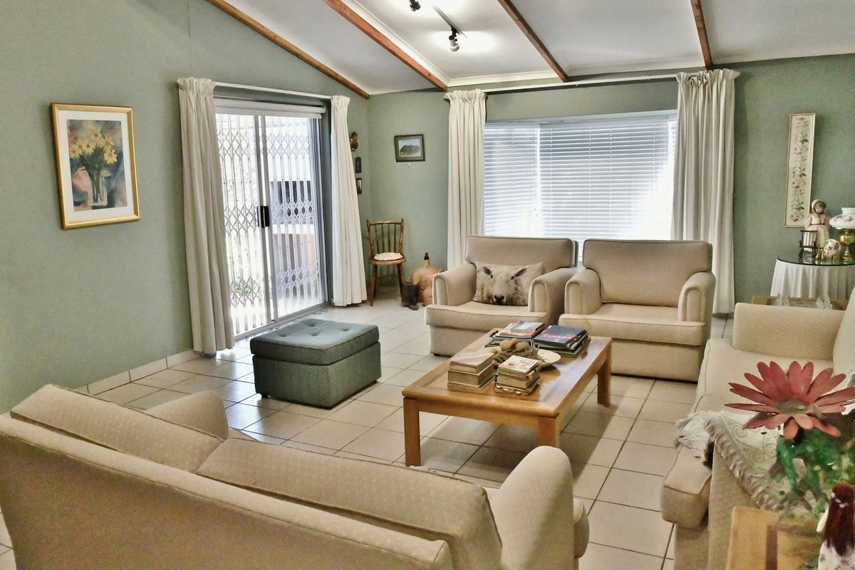 A HOME WITH HEART, READY FOR YOUR STORY - Photo 2