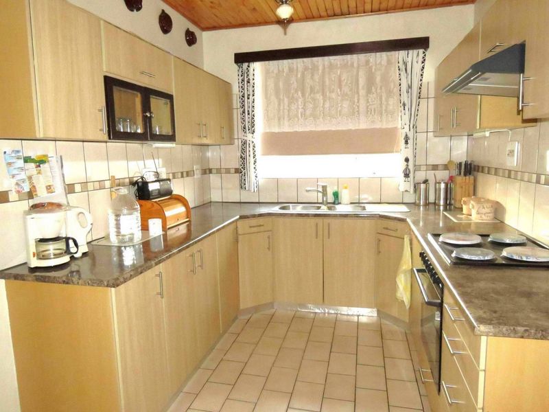 PROPERTY WITH BREATHTAKING VIEWS!! - Photo 6