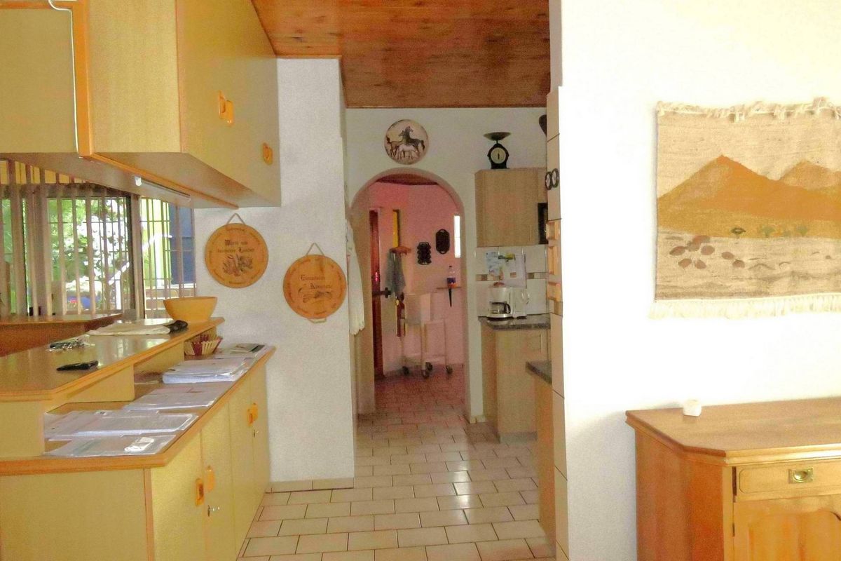 PROPERTY WITH BREATHTAKING VIEWS!! - Photo 4