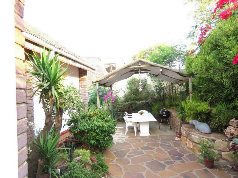 PROPERTY WITH BREATHTAKING VIEWS!! - Photo 2