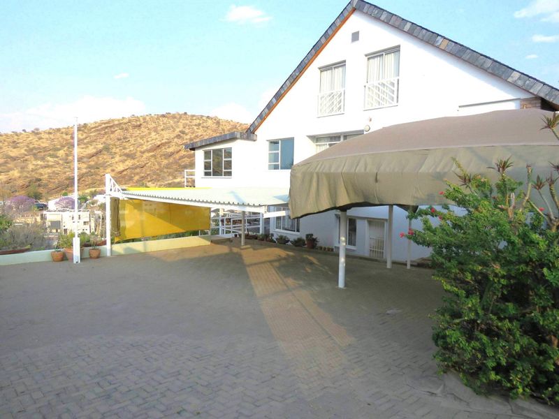 PROPERTY WITH BREATHTAKING VIEWS!! - Photo 10