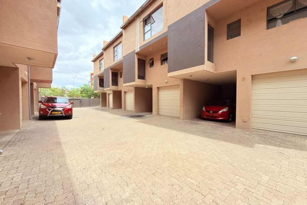 Townhouse For Sale In Windhoek - Photo 2