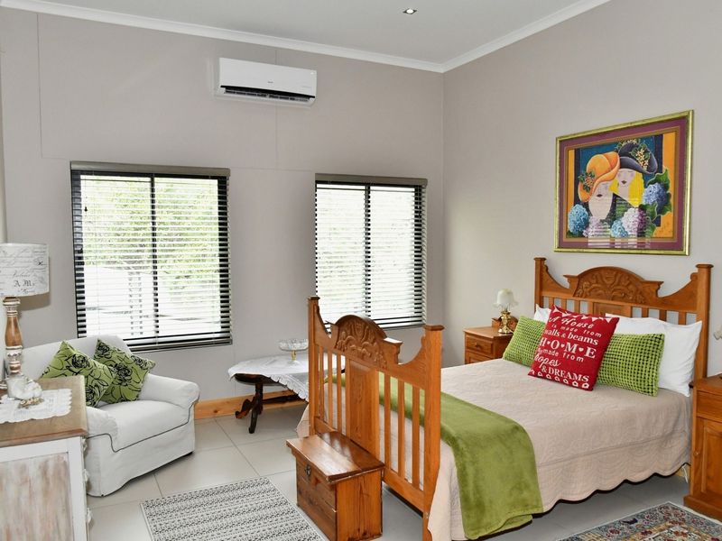 BOUTIQUE LUXURY LIVING IN KLEIN WINDHOEK WITHIN A SMALL, ELITE AND SECURE COMPLEX. - Photo 9