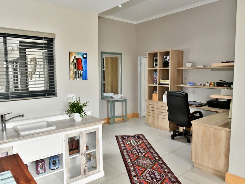 BOUTIQUE LUXURY LIVING IN KLEIN WINDHOEK WITHIN A SMALL, ELITE AND SECURE COMPLEX. - Photo 8