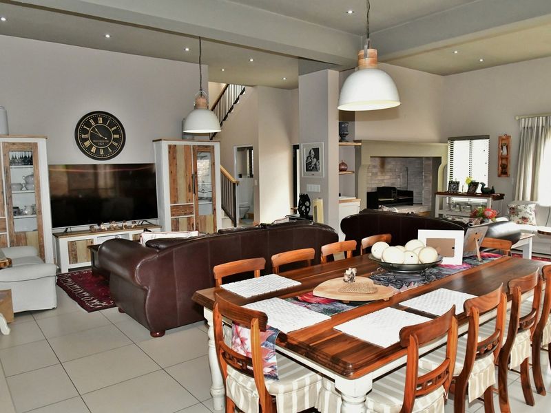 BOUTIQUE LUXURY LIVING IN KLEIN WINDHOEK WITHIN A SMALL, ELITE AND SECURE COMPLEX. - Photo 7