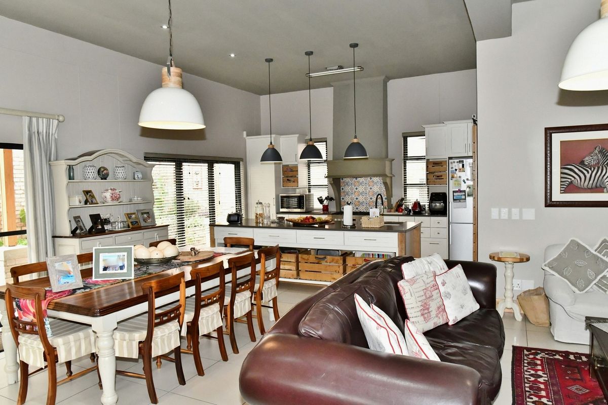 BOUTIQUE LUXURY LIVING IN KLEIN WINDHOEK WITHIN A SMALL, ELITE AND SECURE COMPLEX. - Photo 4