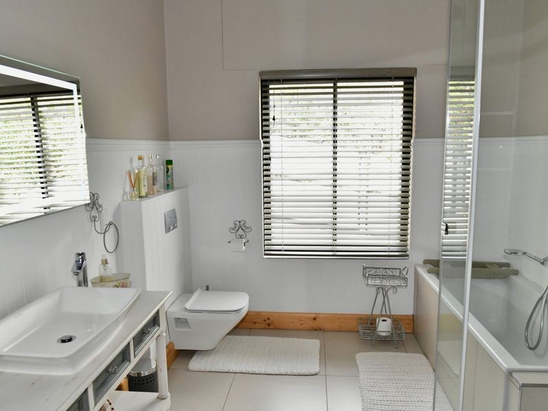 BOUTIQUE LUXURY LIVING IN KLEIN WINDHOEK WITHIN A SMALL, ELITE AND SECURE COMPLEX. - Photo 3