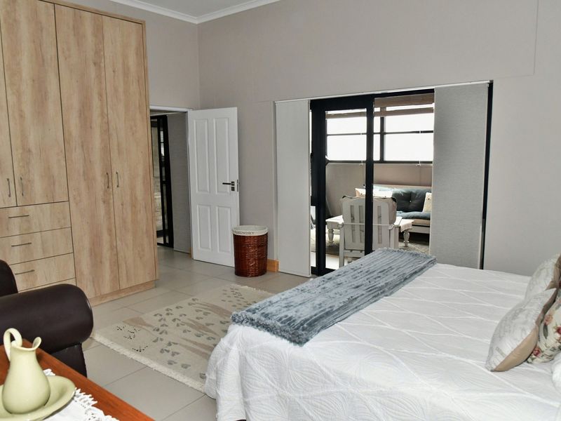 BOUTIQUE LUXURY LIVING IN KLEIN WINDHOEK WITHIN A SMALL, ELITE AND SECURE COMPLEX. - Photo 10