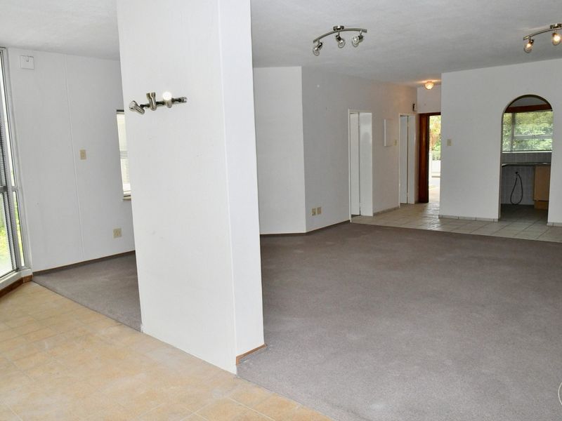 DIAMOND IN THE ROUGH! - Photo 4