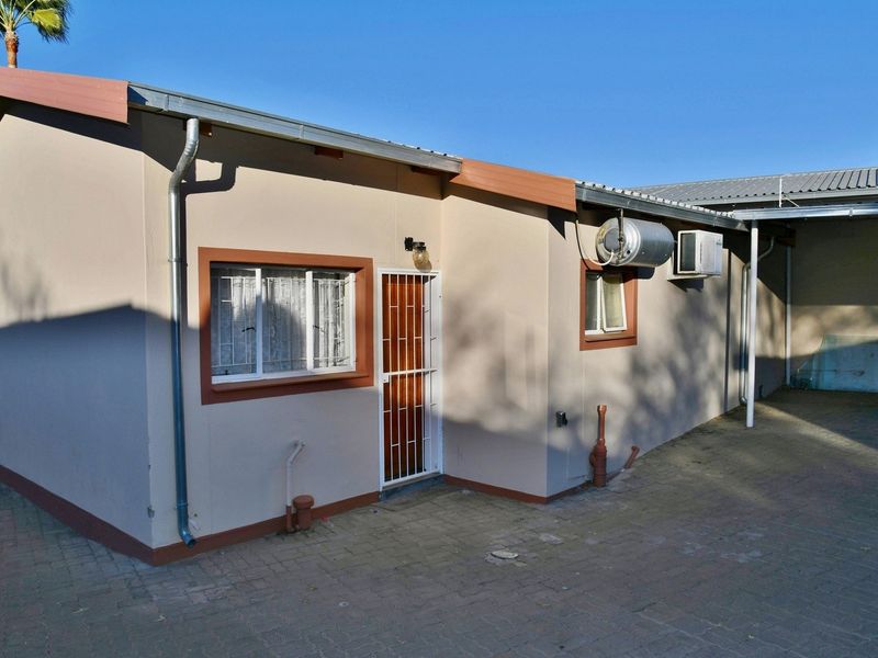 5-UNIT COMPLEX UP FOR GRABS - YOUR KEY TO PASSIVE INCOME SUCCESS!! - Photo 6