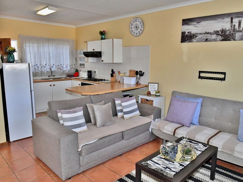 5-UNIT COMPLEX UP FOR GRABS - YOUR KEY TO PASSIVE INCOME SUCCESS!! - Photo 2