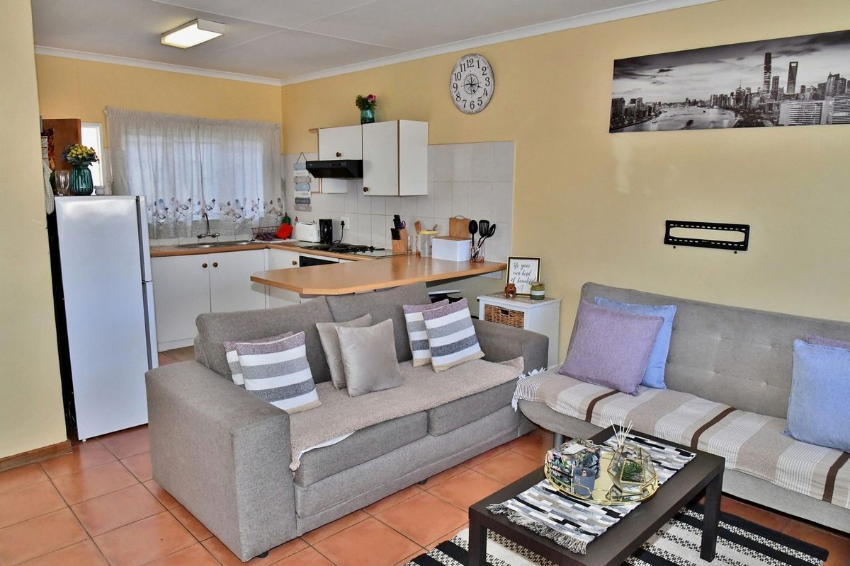 5-UNIT COMPLEX UP FOR GRABS - YOUR KEY TO PASSIVE INCOME SUCCESS!! - Photo 2