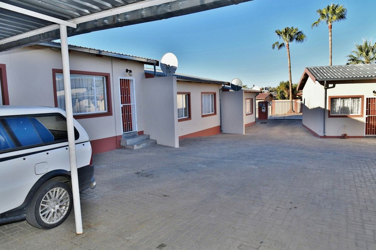 5-UNIT COMPLEX UP FOR GRABS - YOUR KEY TO PASSIVE INCOME SUCCESS!! - Photo 4