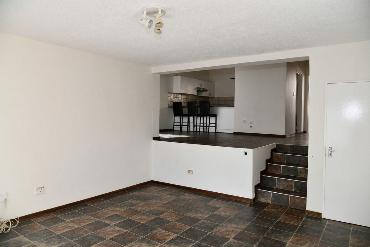 PLENTY OF CHARACTER – AFFORDABLE - MAKE ME YOURS! - Photo 3