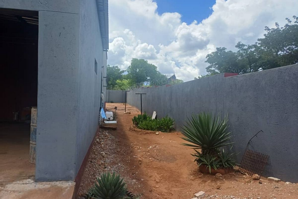 Spacious 4-Bedroom Family Haven in Tsumeb's Extension 4 - Photo 3