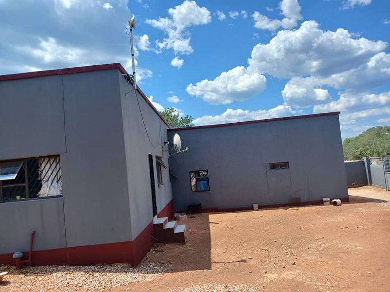 Spacious 4-Bedroom Family Haven in Tsumeb's Extension 4 - Photo 2