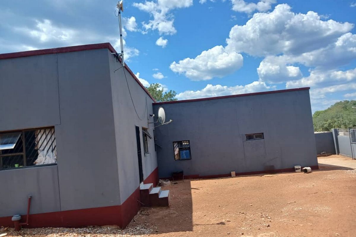 Spacious 4-Bedroom Family Haven in Tsumeb's Extension 4 - Photo 2