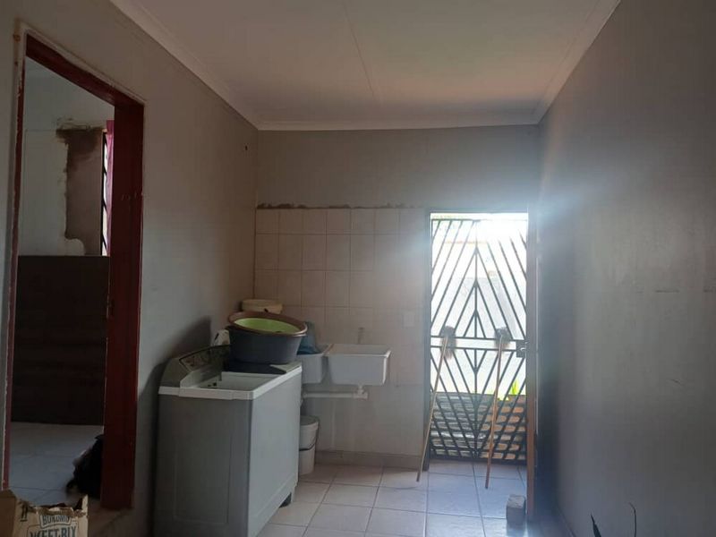 Spacious 4-Bedroom Family Haven in Tsumeb's Extension 4 - Photo 6