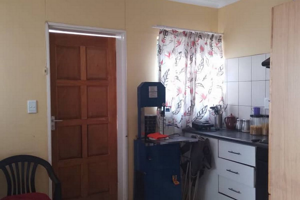 Prime 3 Bed Bargain in Okahandja Extension 9, Reduced to Sell Fast - Photo 3