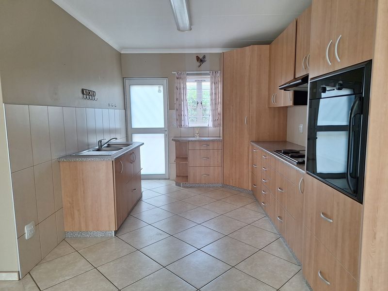 Retirement Village - Photo 3