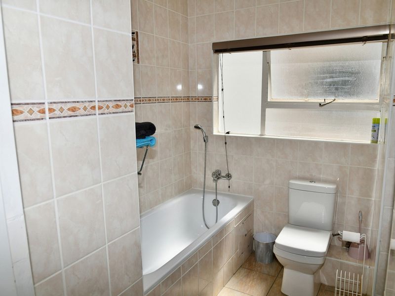 PRIME LOCATION – EXCEPTIONAL & SPACIOUS 1 BEDROOM APARTMENT - Photo 9